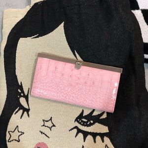 Elegant Pink Crocodile-Embossed Women's Clutch